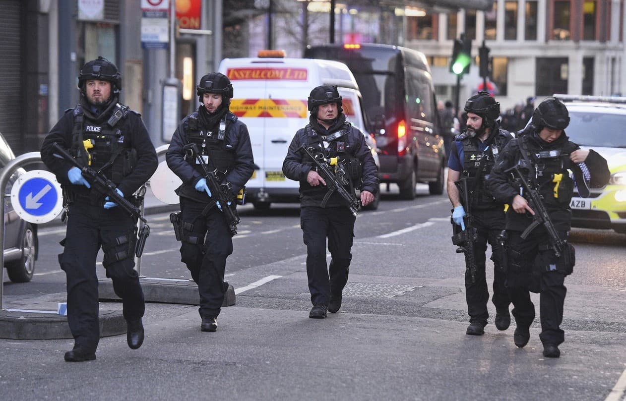 Polícia de Londres investiga como suspeito conseguiu executar ataque na ponte