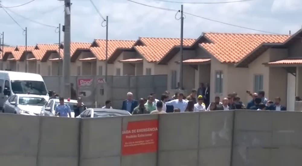 Bolsonaro participa de inauguração de complexo habitacional em Campina Grande-PB, considerado um dos maiores do Nordeste