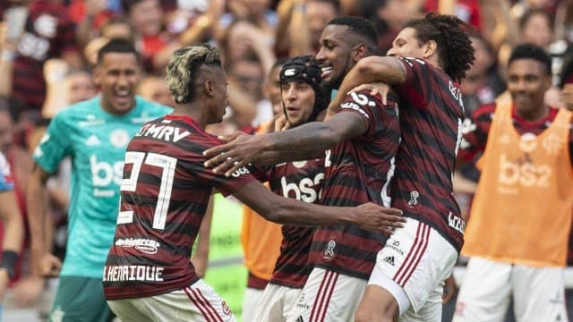 Restando oito rodadas, Flamengo tem 95% de chance de título do Brasileirão, e Palmeiras ainda tem 5%