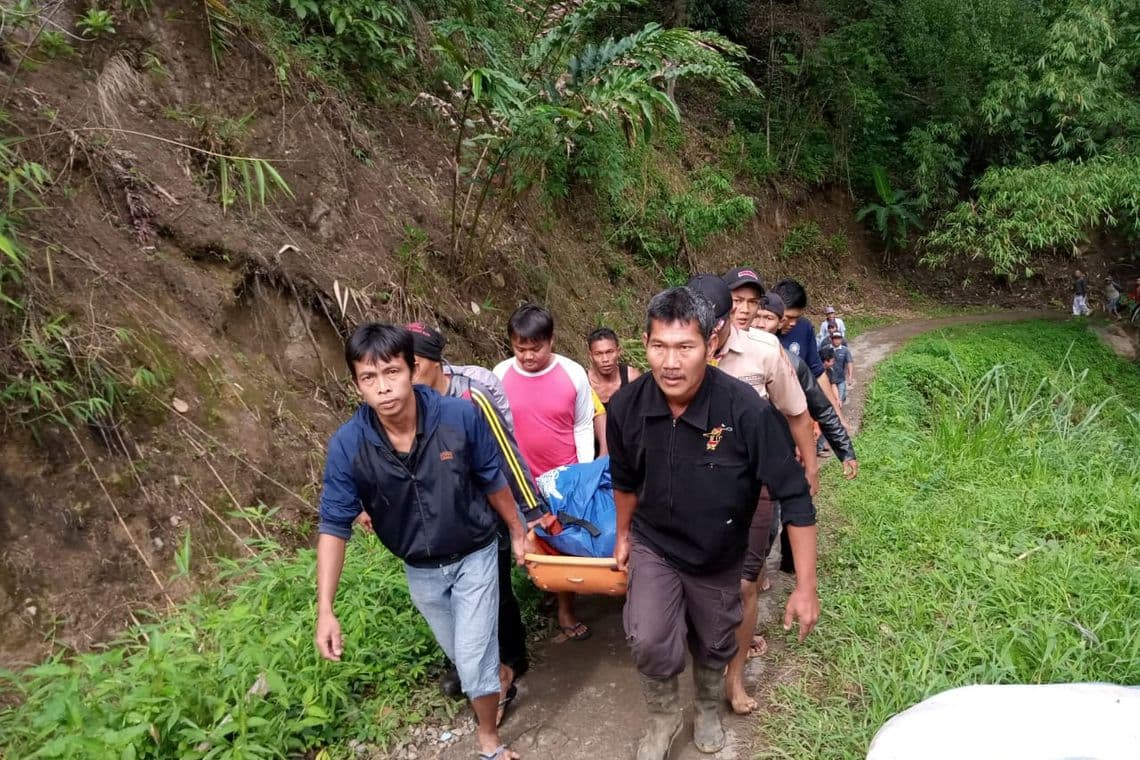 FOTO: Pelo menos 24 mortos e 13 feridos graves em acidente na Indonésia