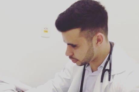 FOTOS: Jovem em SP dormiu no carro para se formar em Medicina