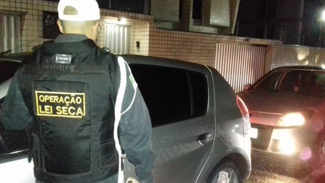 LEI SECA: 36 motoristas se recusam a fazer teste do bafômetro, em Natal, mas são autuados