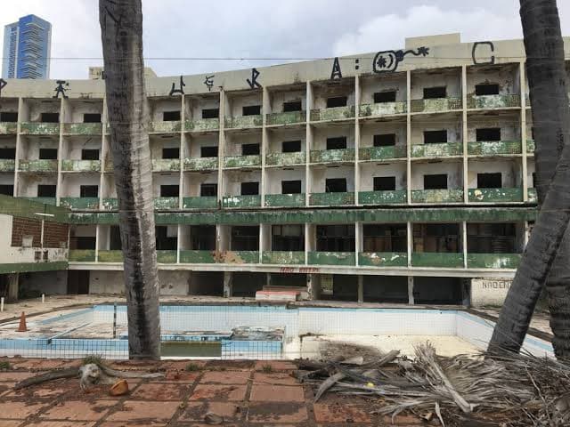 Proprietária das ruínas do Hotel Reis Magos responsabiliza o Governo do RN por riscos iminentes à vida e saúde pública