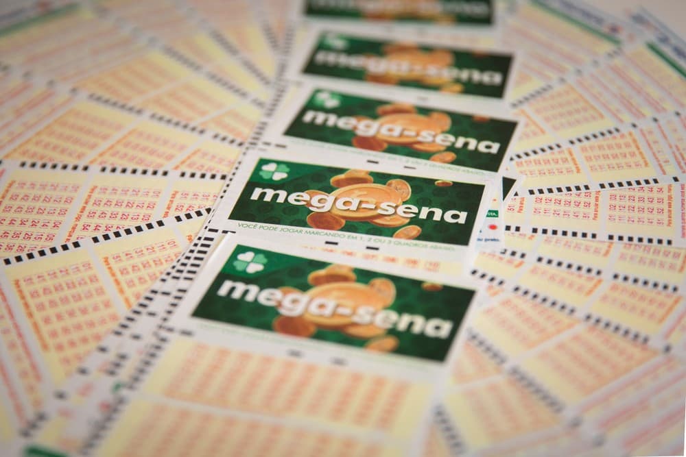 Apostas da Mega da Virada de R$ 300 milhões podem ser feitas até as 17 horas desta terça