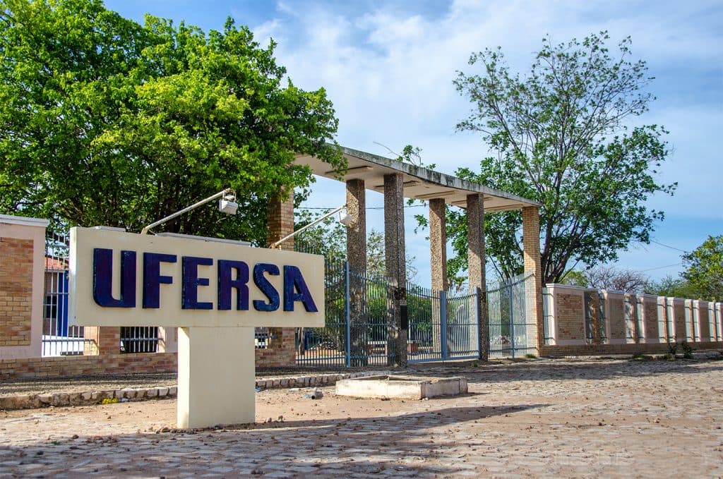 UFERSA anuncia processo seletivo com remuneração de até R$ 7.774,15