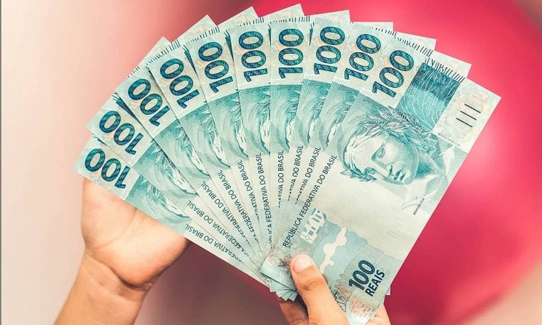 Bolsonaro assina decreto e salário mínimo será de R$ 1.039 em 2020