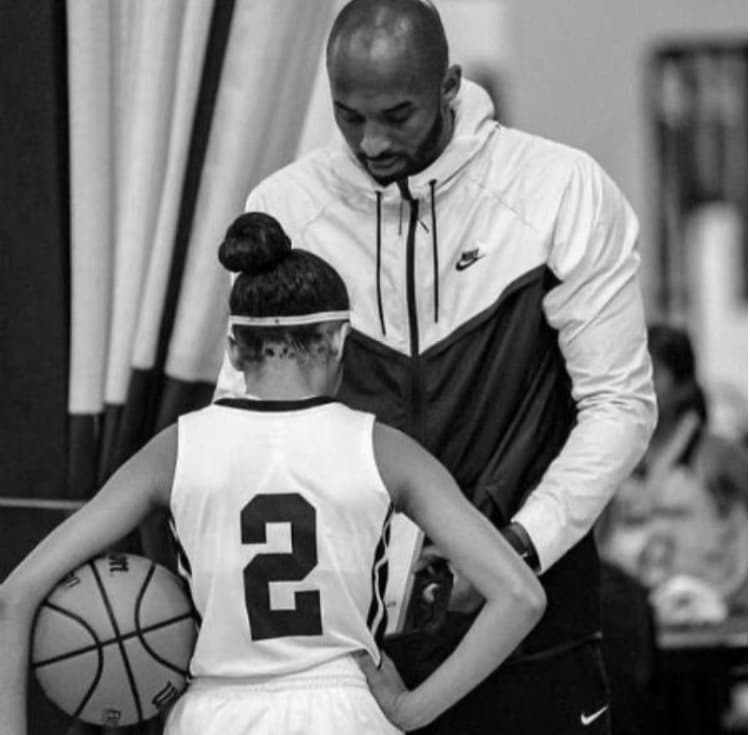 Filha de Kobe, Gianna Bryant, que seguia seus passos no basquete morre com o pai em acidente de helicóptero