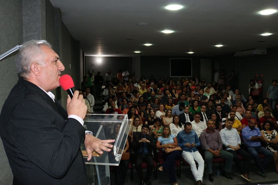 Novos servidores da Câmara de Parnamirim tomam posse