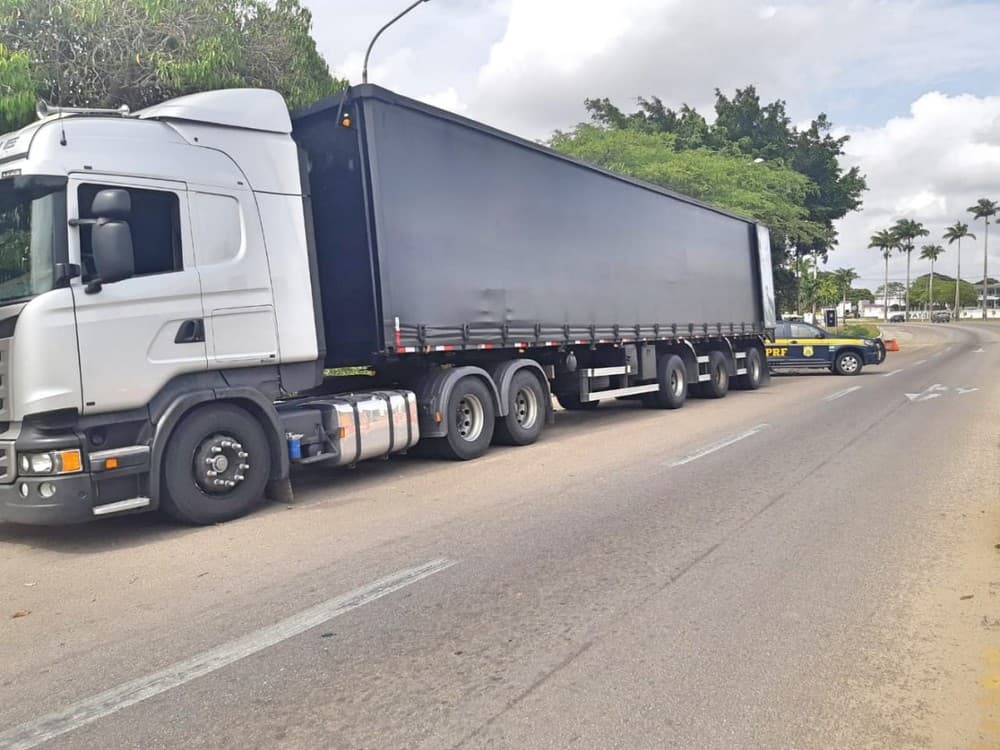 Carga com mais de 95 mil latas de cerveja é apreendida em Garanhuns-PE; mercadoria foi comprada no RN