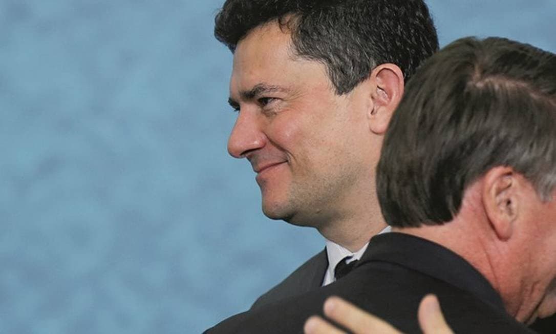 O TAL "DESGASTE": Moro já avalia pesquisas eleitorais, especula Época