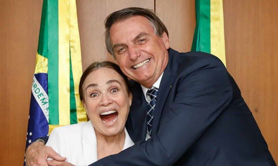 FOTO - Bolsonaro após almoço com Regina Duarte: ‘Noivado continua'