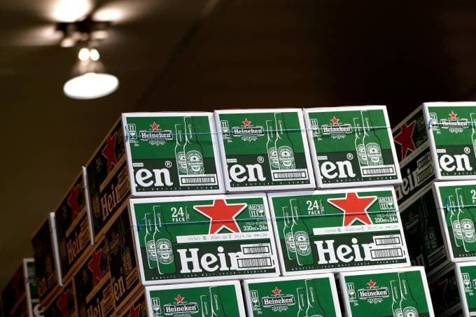 Heineken anuncia recall de garrafa que pode soltar lasca de vidro