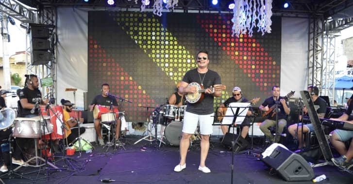 Carnaval de Natal: sambistas animam foliões no Polo das Rocas