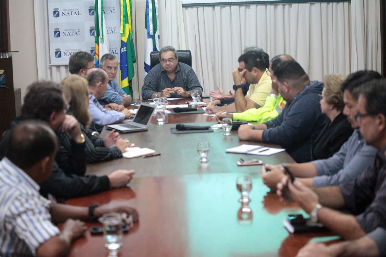 Natal entra em estado de emergência por causa das chuvas de 170 milímetros e Prefeitura anuncia medidas
