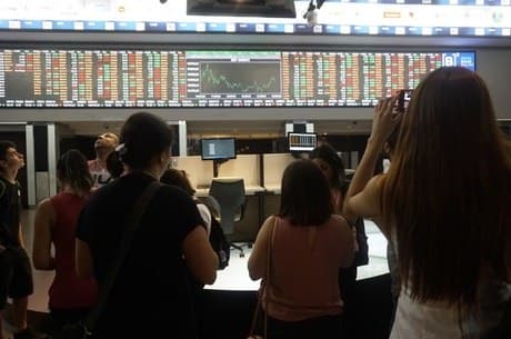 Bolsa cai mais de 15% e aciona circuit breaker pela 2ª vez no dia