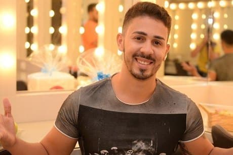 Humorista e influencer Carlinhos Maia assume que faz doações com intuito de aparecer