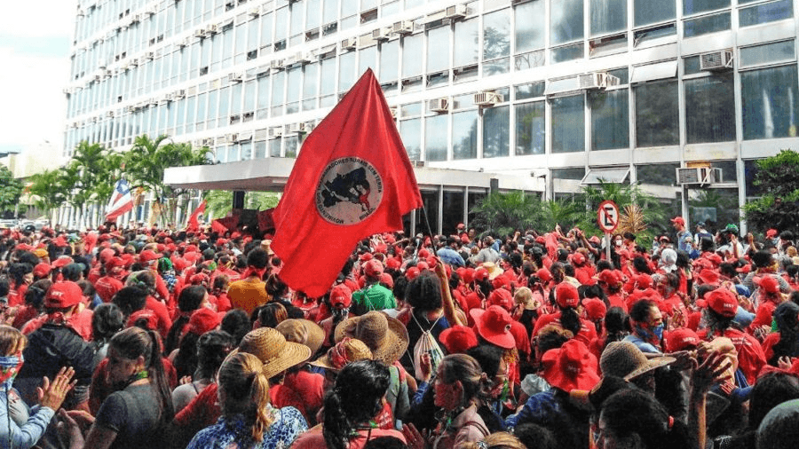 MST depreda Ministério da Agricultura
