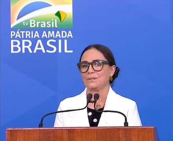 Regina é “a pessoa certa” para corrigir rumos da Lei Rouanet, diz Bolsonaro