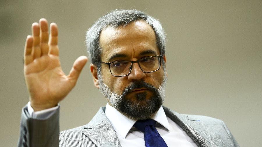 ‘Eu não sou racista', diz Weintraub após usar Cebolinha para ironizar China