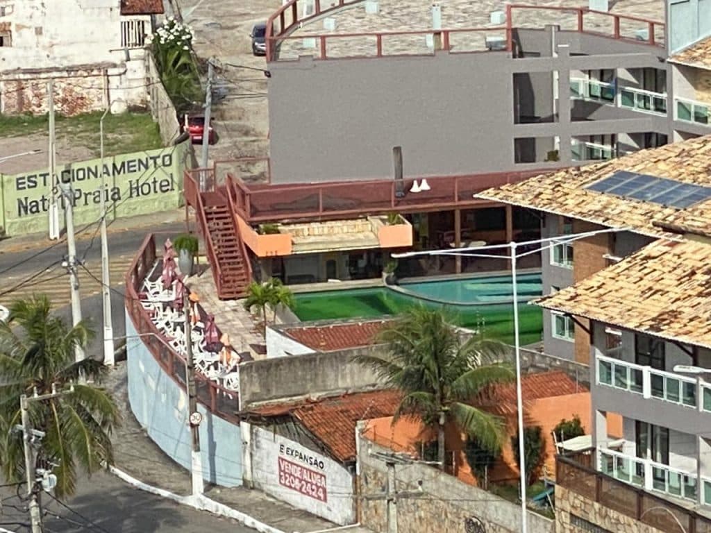 FLAGRA: Piscina de hotel em Natal está abandonada