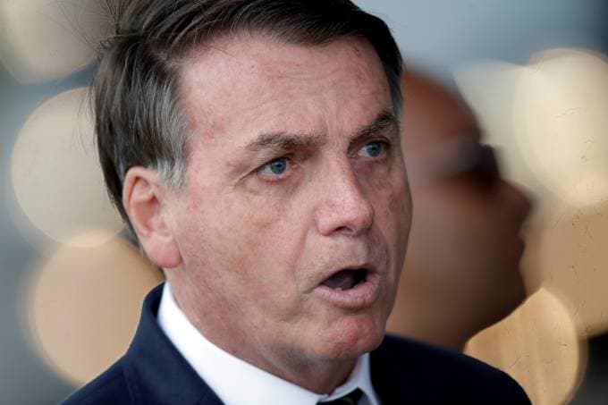 Justiça dá 72 horas para Bolsonaro explicar nomeação de Rolando Alexandre para PF