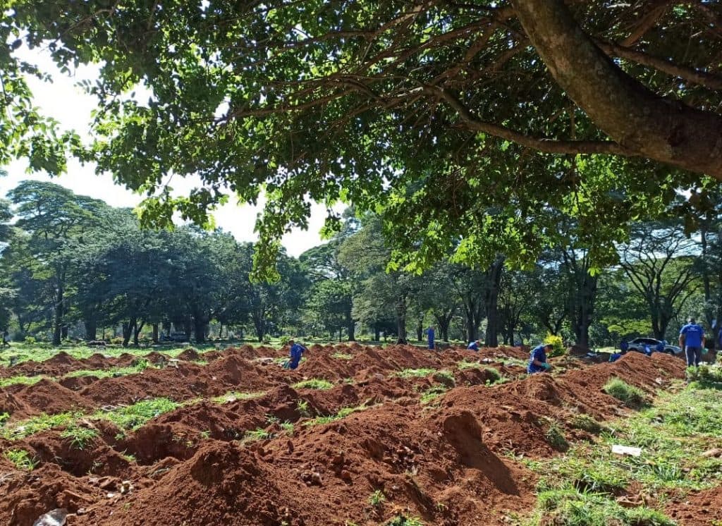 Maior cemitério da América Latina registra aumento de 40% em enterros