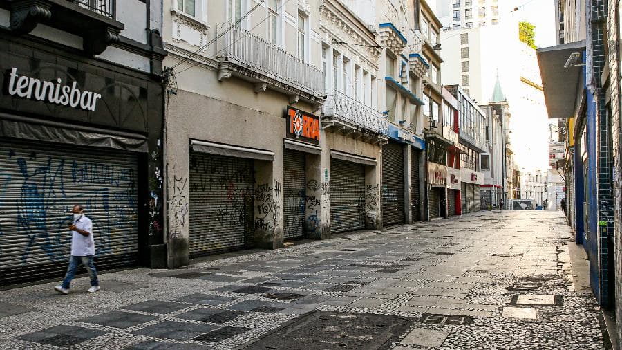 Médicos preveem que Brasil não volta ao ‘normal' antes de agosto