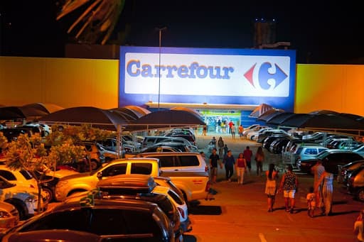 Carrefour entra com mandado de segurança contra o decreto estadual que quer fechar supermercados aos domingos e feriados