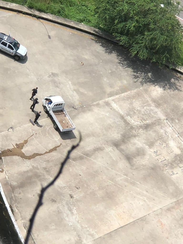 Obra de Oscar Niemeyer na av. Prudente de Morais vira ‘depósito de entulhos'