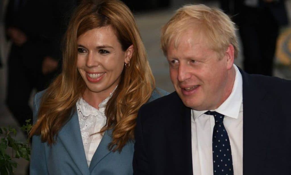 Primeiro-ministro britânico batiza filho com nome de médicos que o curaram do coronavírus