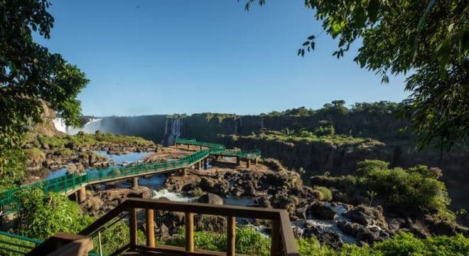 Maior seca em décadas muda paisagem das Cataratas do Iguaçu