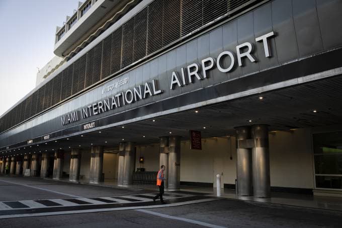 Prefeito de Miami quer suspender voos do Brasil por risco de coronavírus