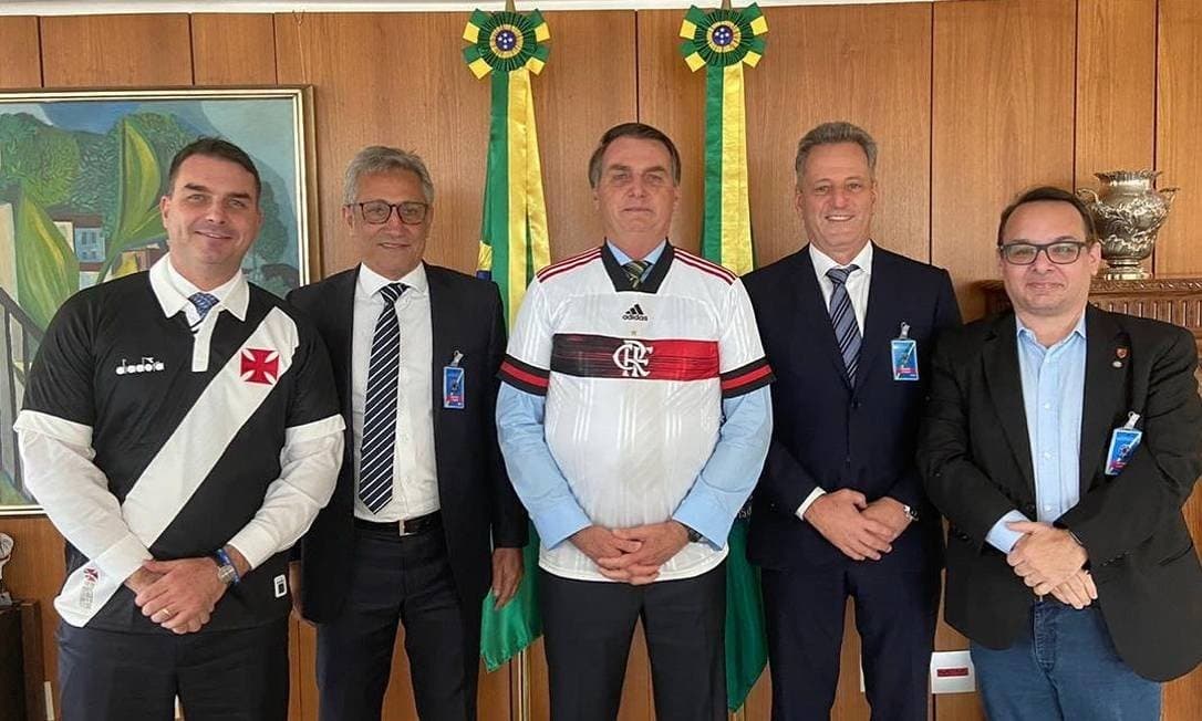 "País anda doente. Não falo da COVID-19, mas dessa intolerância política", diz presidente do Flamengo em carta ao torcedor