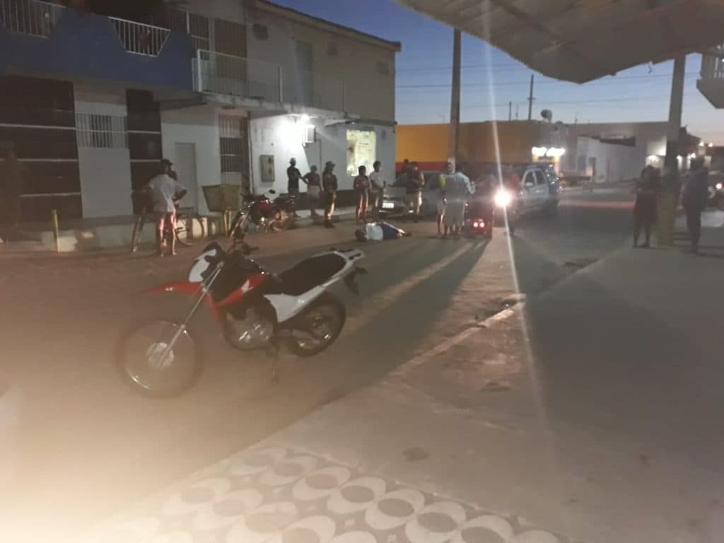 SUCUPIRA PERDE: Homem em cadeira de rodas atropela mulher em Areia Branca