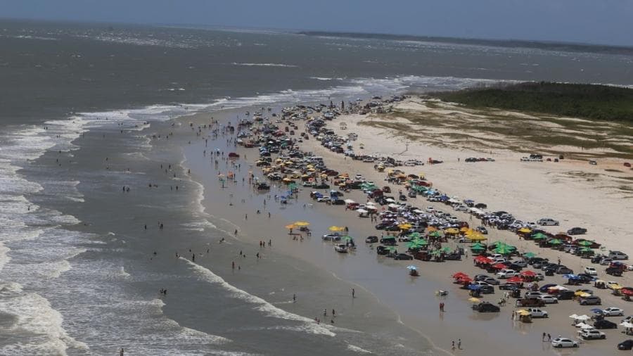 FOTO: Maré leva carros de luxo após moradores furarem quarentena em Belém