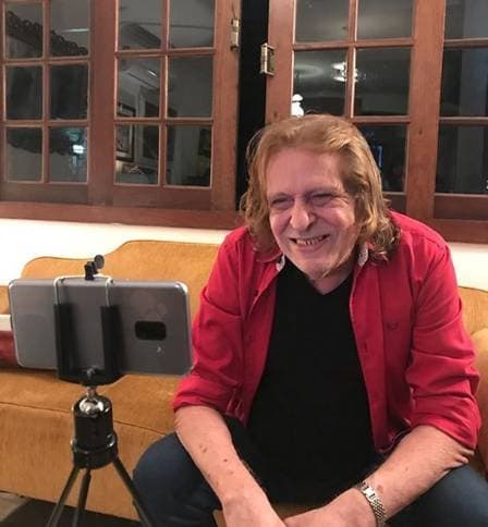 Após cirurgia de dissecção da aorta, vocalista de Renato e Seus Blue Caps piora e pode ser entubado