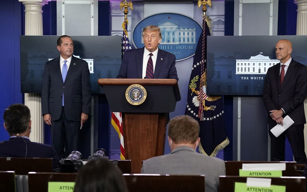 Trump anuncia liberação de uso de plasma em tratamento contra Covid-19 nos EUA