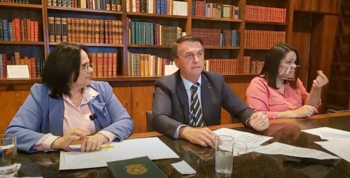 Bolsonaro afirma que garante auxílio emergencial até dezembro, mas que é "impossível" manter em 2021