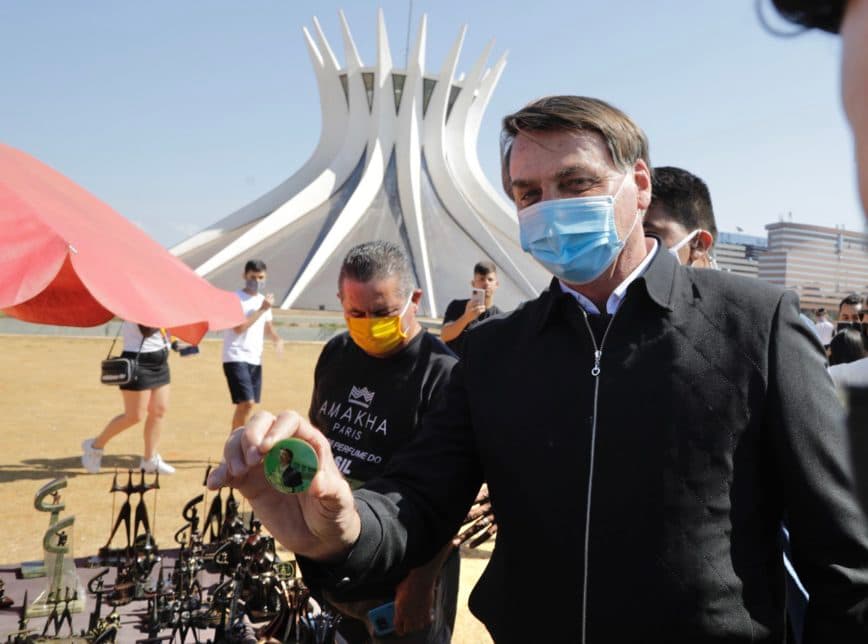 "Vontade de encher sua boca de porrada", diz Bolsonaro a repórter do O Globo