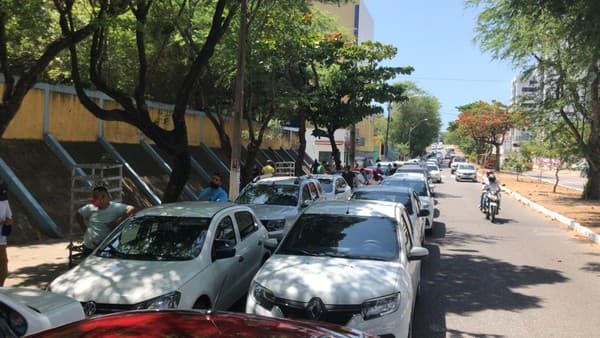 Após assaltos, motoristas de aplicativos protestam por segurança em Natal