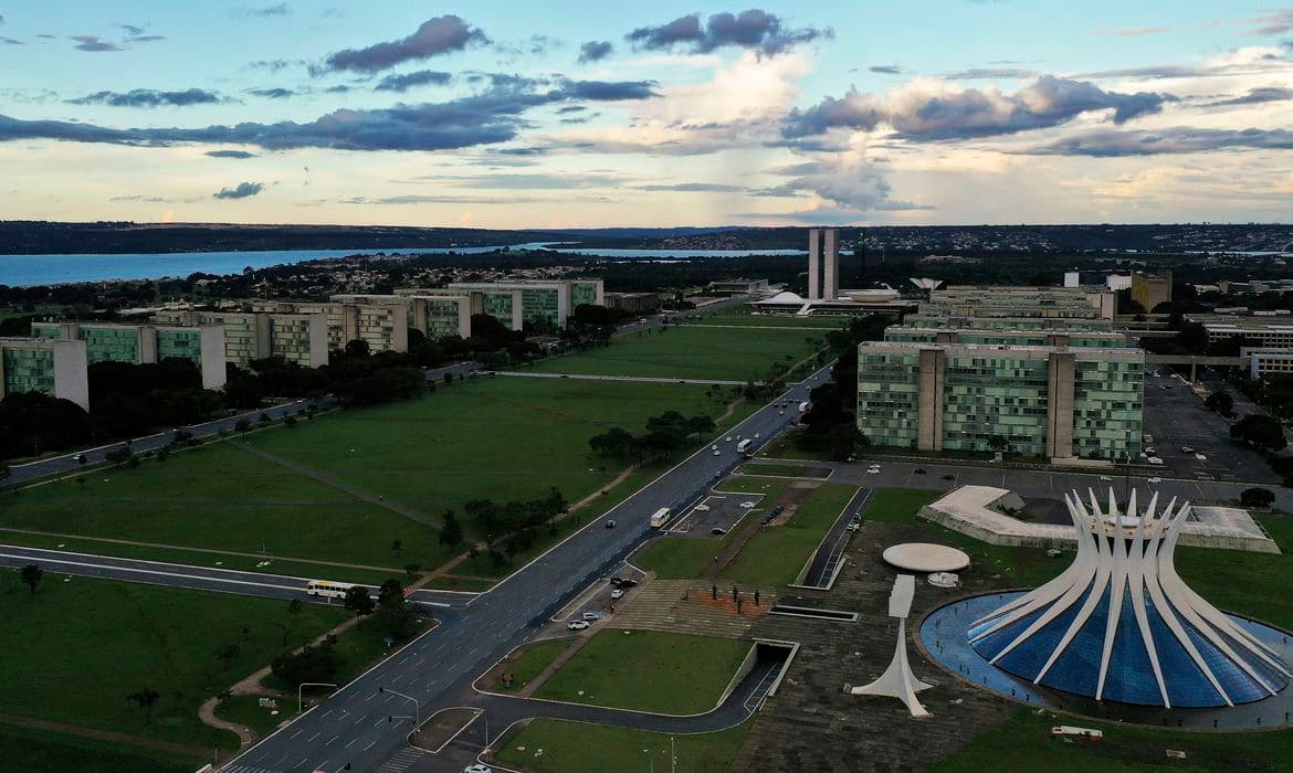 Governo Federal economiza R$ 1 bilhão com trabalho remoto de servidores, informa Ministério da Economia