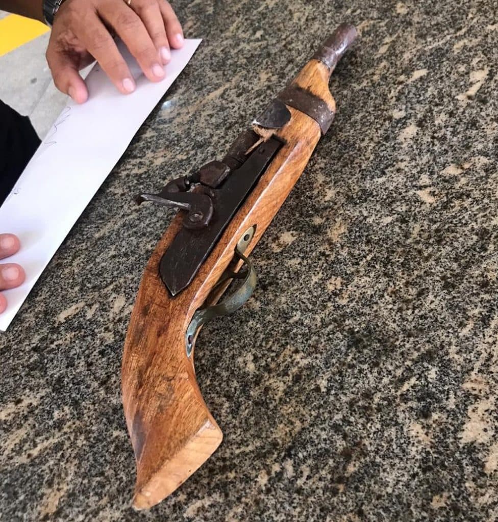 Idoso de 76 anos é preso em flagrante após atirar com ‘garrucha' em vizinho durante discussão em Natal