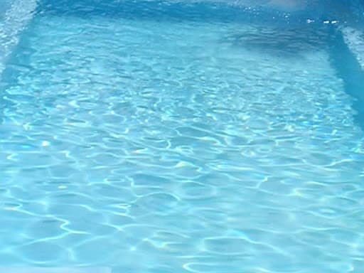 Homem morre em piscina em casa de drinks em Mossoró