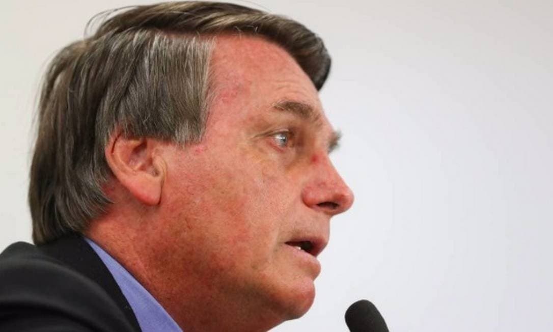 Bolsonaro: "Conversinha mole de fique em casa e a economia a gente vê depois. Isso é para os fracos. O vírus, eu sempre disse, era uma realidade, e tínhamos que enfrentá-lo"