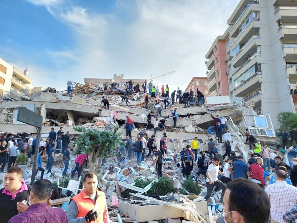 VÍDEO: Forte terremoto no mar Egeu é sentido na Turquia e na Grécia, derruba prédios e deixa mortos e muitos feridos