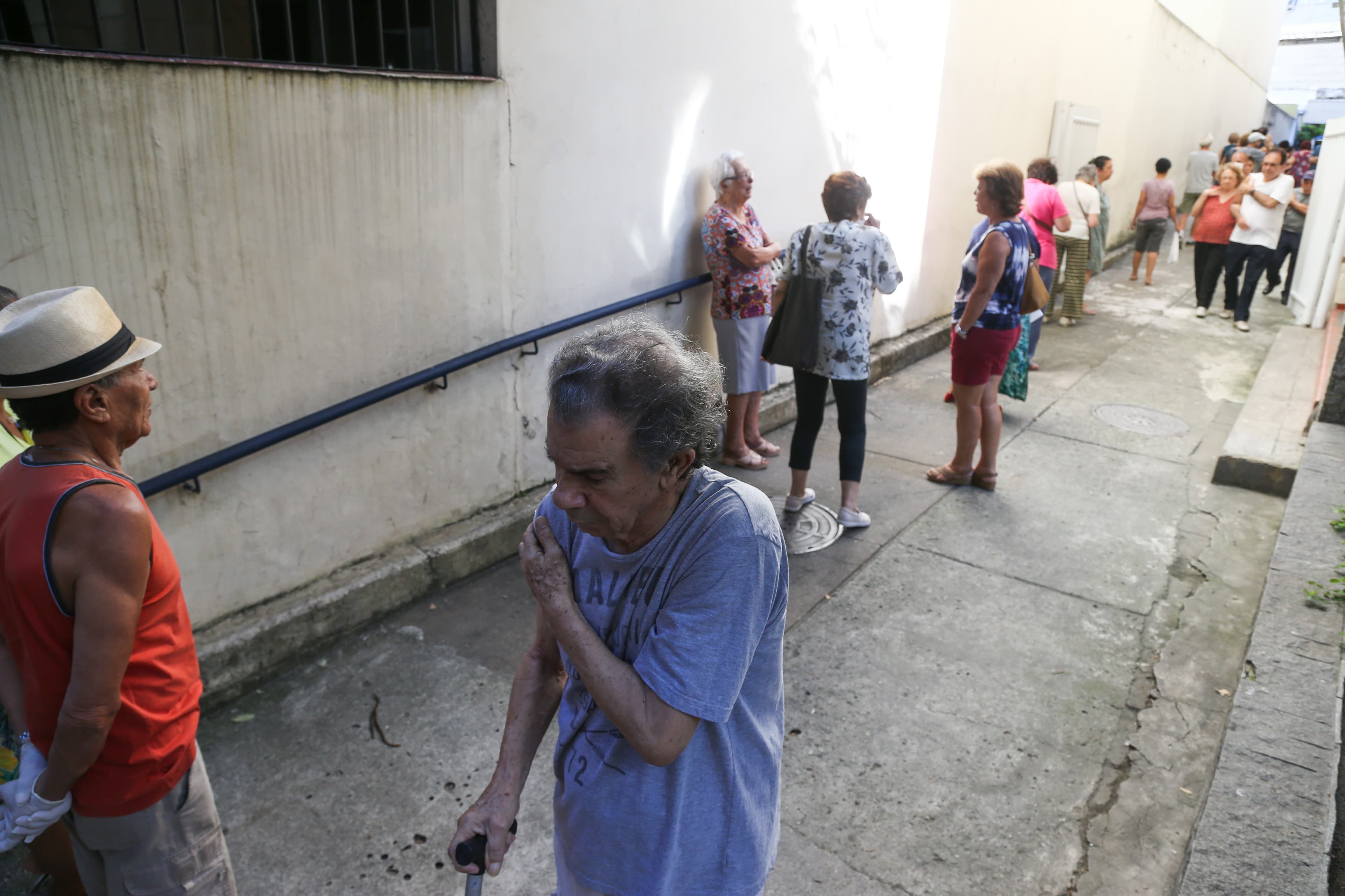 Covid-19 fez reduzir em quase 0,5% a população de idosos do país