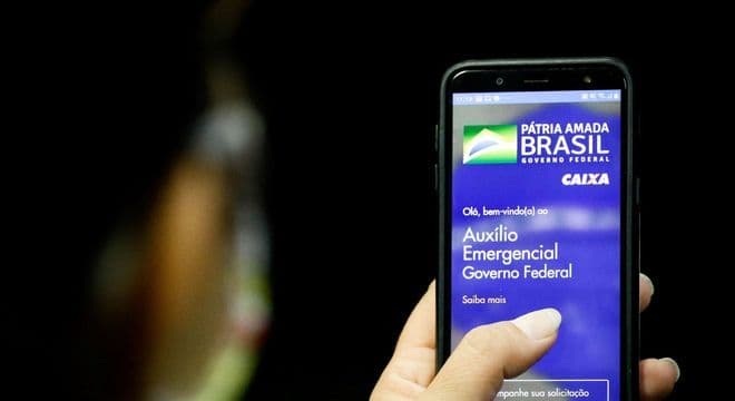 Auxílio emergencial é depositado neste domingo para 3,7 milhões; Confira calendário de pagamento completo
