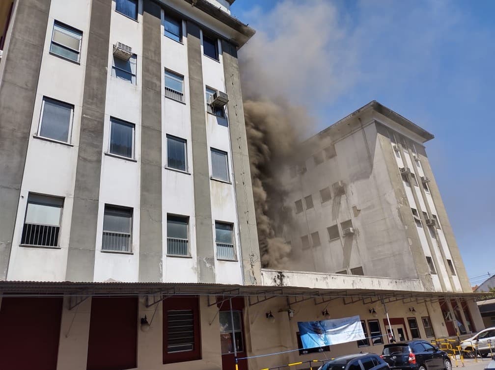 FOTOS: Incêndio atinge o Hospital Federal de Bonsucesso, na Zona Norte do Rio