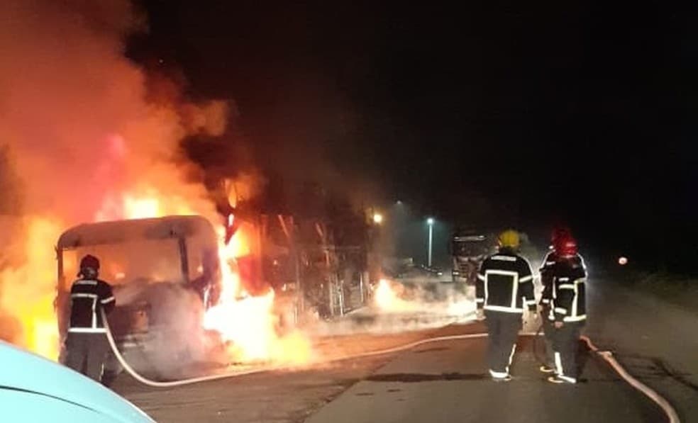Incêndio destrói mais de 100 veículos de polo automotivo em Goiana-PE
