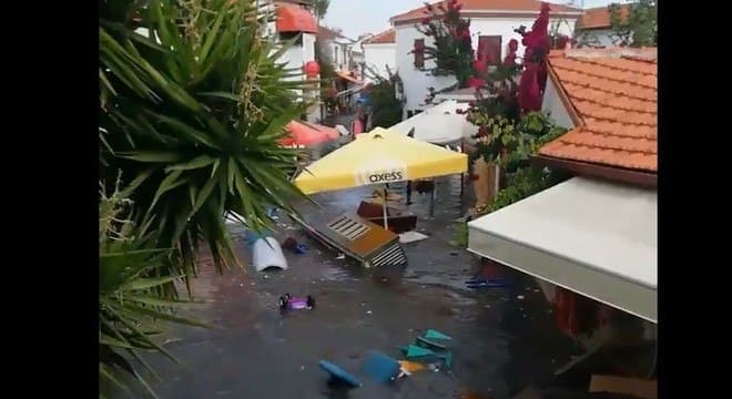 VÍDEO: Após terremoto, pequeno tsunami causa inundação em cidade turca